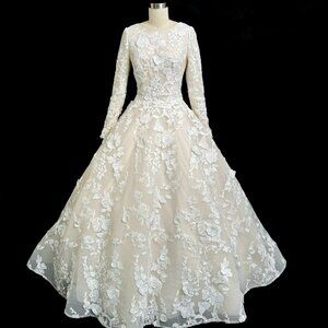 Preloved US 4 Anna Augusta 3D Embroidery Lace Wedding Dress
